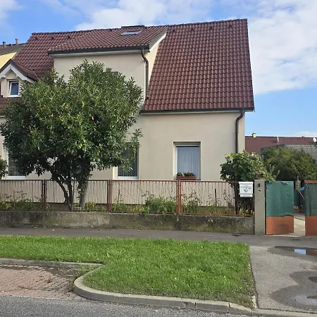 Сasa de vacaciones Beautiful House 15 Minutes From Schwechat Airport *