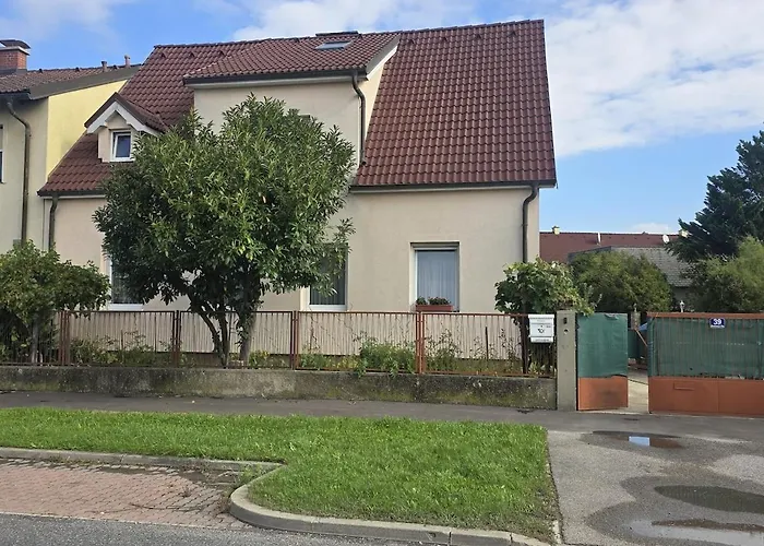 Сasa de vacaciones Beautiful House 15 Minutes From Schwechat Airport *