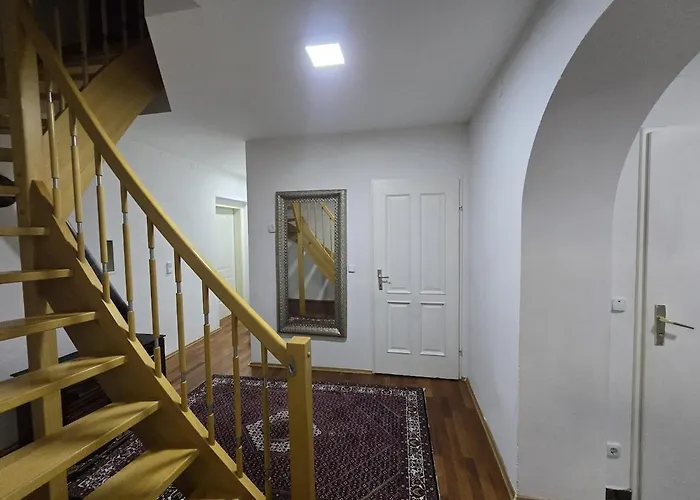 Beautiful House 15 Minutes From Schwechat Airport Сasa de vacaciones *